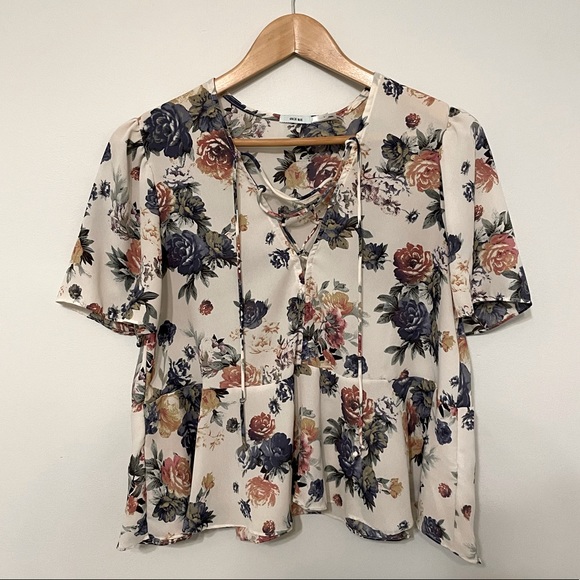 Floral Lace up Blouse - Picture 4 of 4